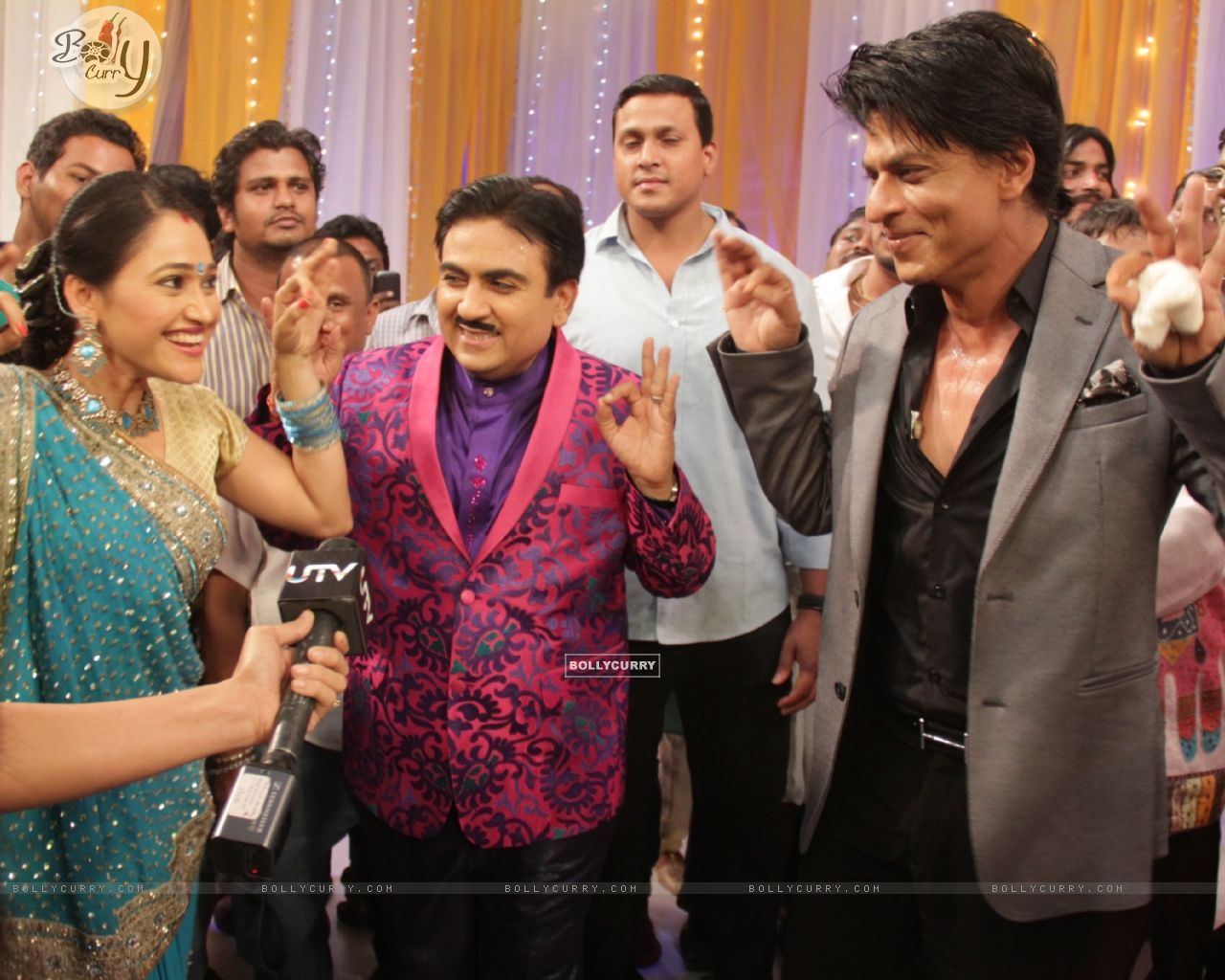 Shahrukh Imitate Daya Bhabhi At The Celeberation Of - Wedding Reception - 1280x1024 Wallpaper Shahrukh Imitate Daya Bhabhi At The Celeberation Of - Wedding Reception - 1280x1024 Wallpaper