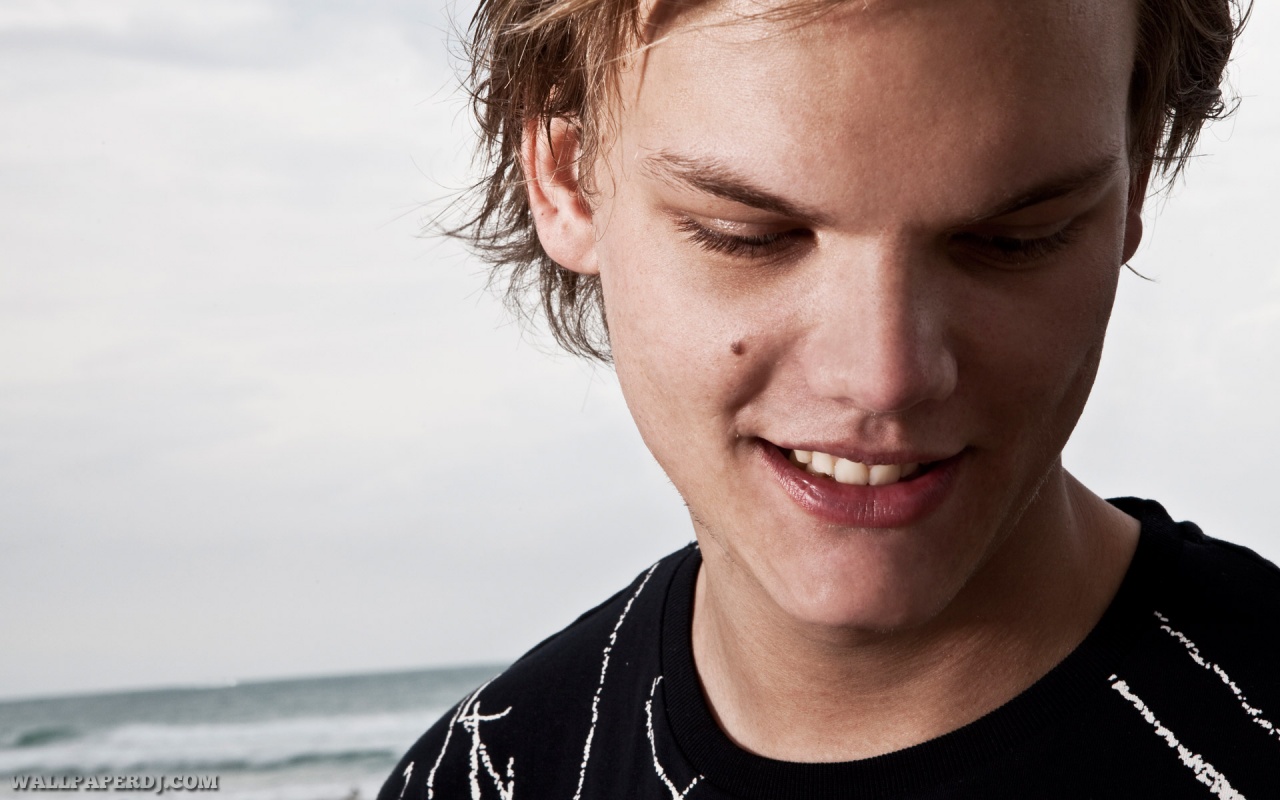 Avicii Hd And Wide Wallpapers - Rest In Peace Avicii - HD Wallpaper 
