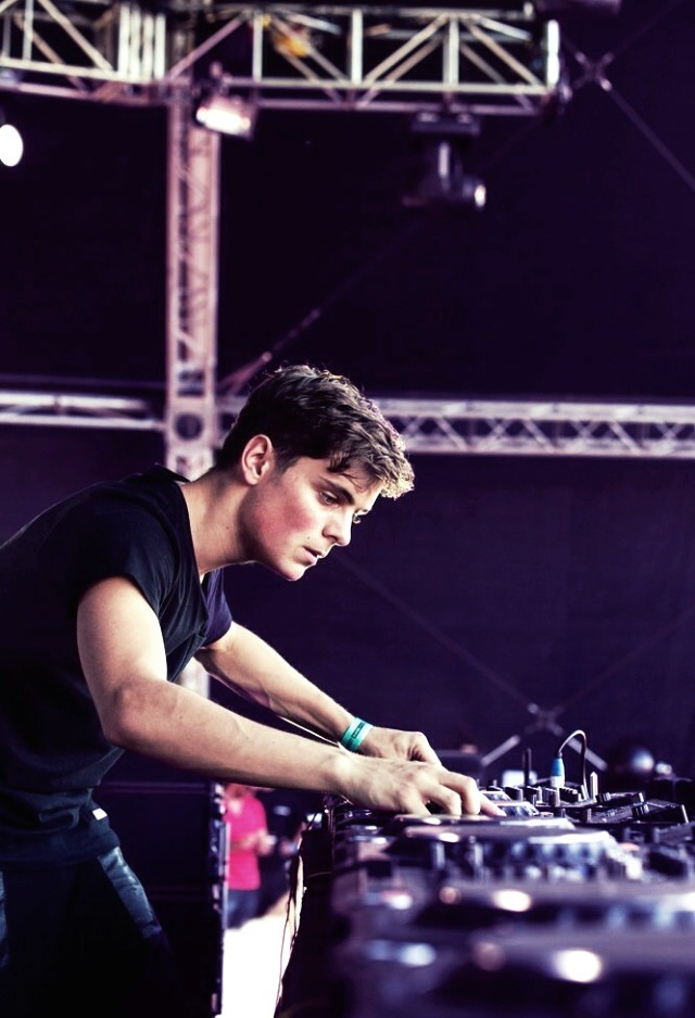 Dj, Martin Garrix, And Boy Image - Martin Garrix Wallpaper Iphone - HD Wallpaper 