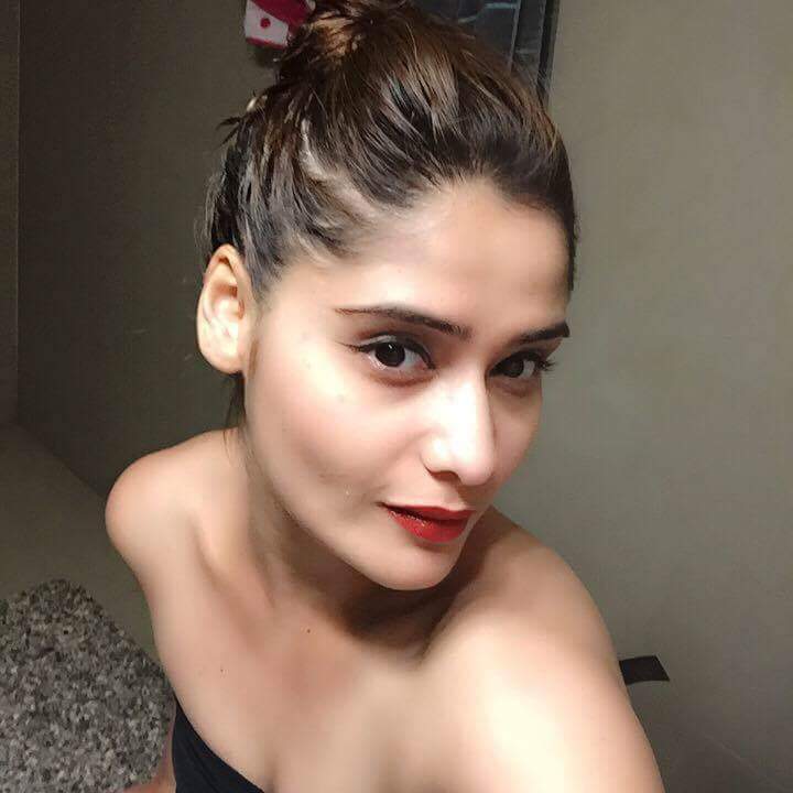 Arti Singh Wiki Biography, Image, Age, Wallpaper,personal - Girl - HD Wallpaper 