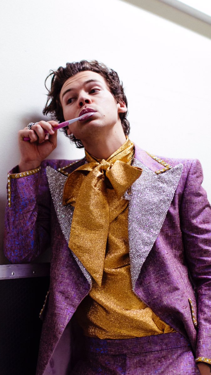 Harry Styles Purple Gucci Suit - 675x1200 Wallpaper 