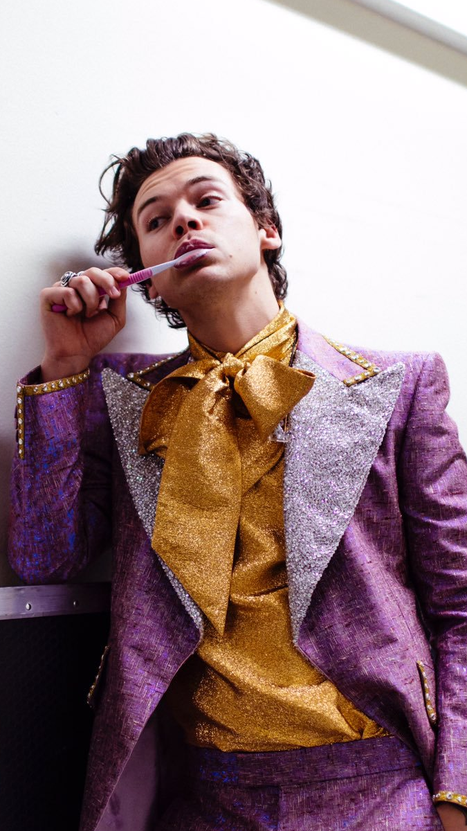 Harry Styles Purple Gucci Suit - HD Wallpaper 