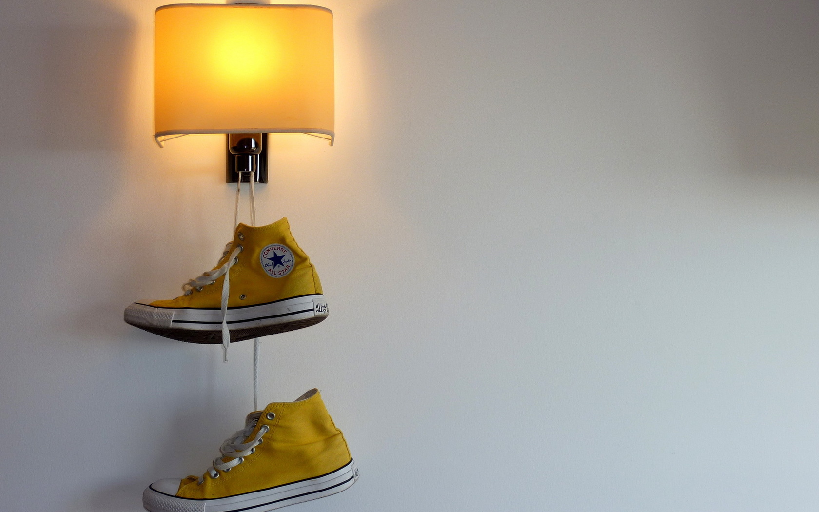 Yellow Converse Widescreen Desktop Wallpaper - Yellow Converse - HD Wallpaper 