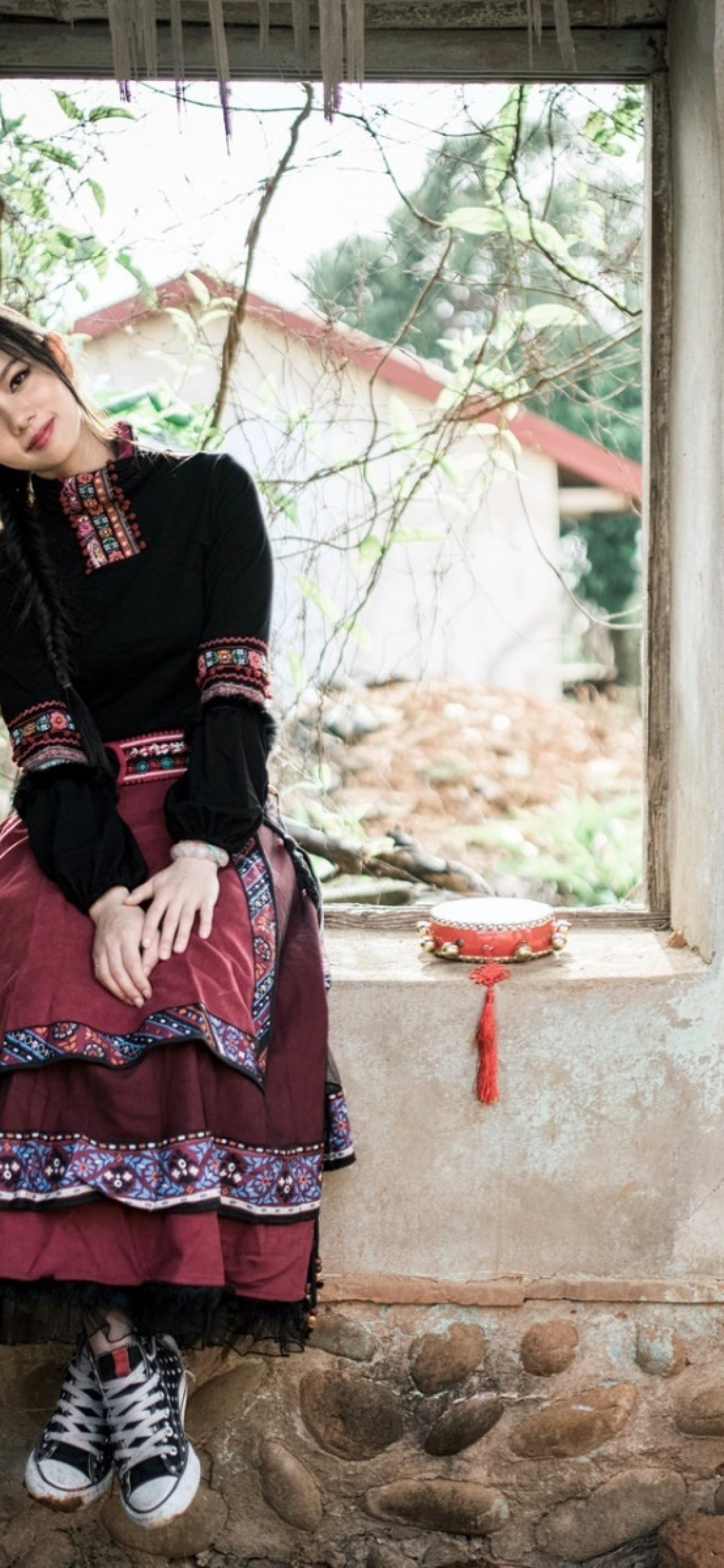 Iphone Xs Max Converse Wallpaper - Girl - HD Wallpaper 