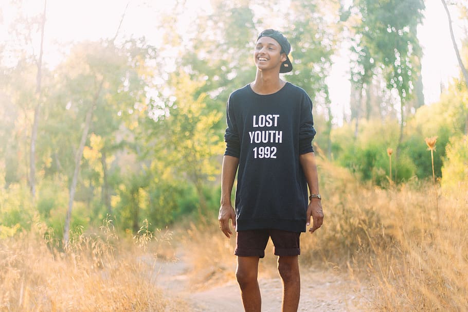 Smiling Man Wearing Black Long-sleeved Shirt Standing - Boy - HD Wallpaper 