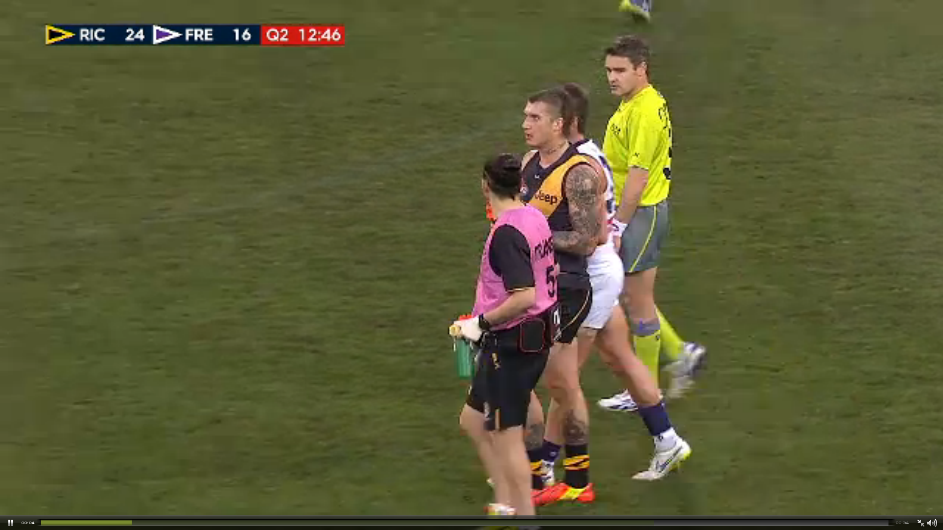 Did He Not Notice That The Umpire Was There - Australian Rules Football - HD Wallpaper 