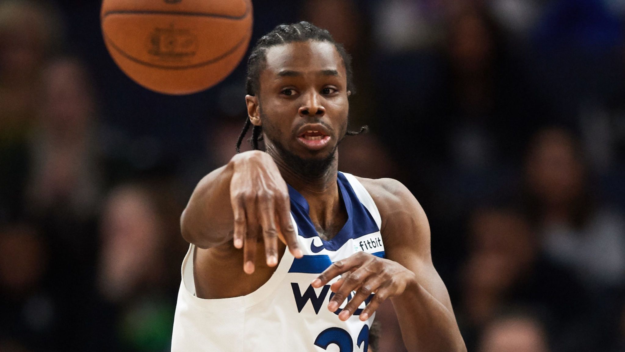 Andrew Wiggins Finds A Team Mate During A Timberwolves - Basketball Moves - HD Wallpaper 