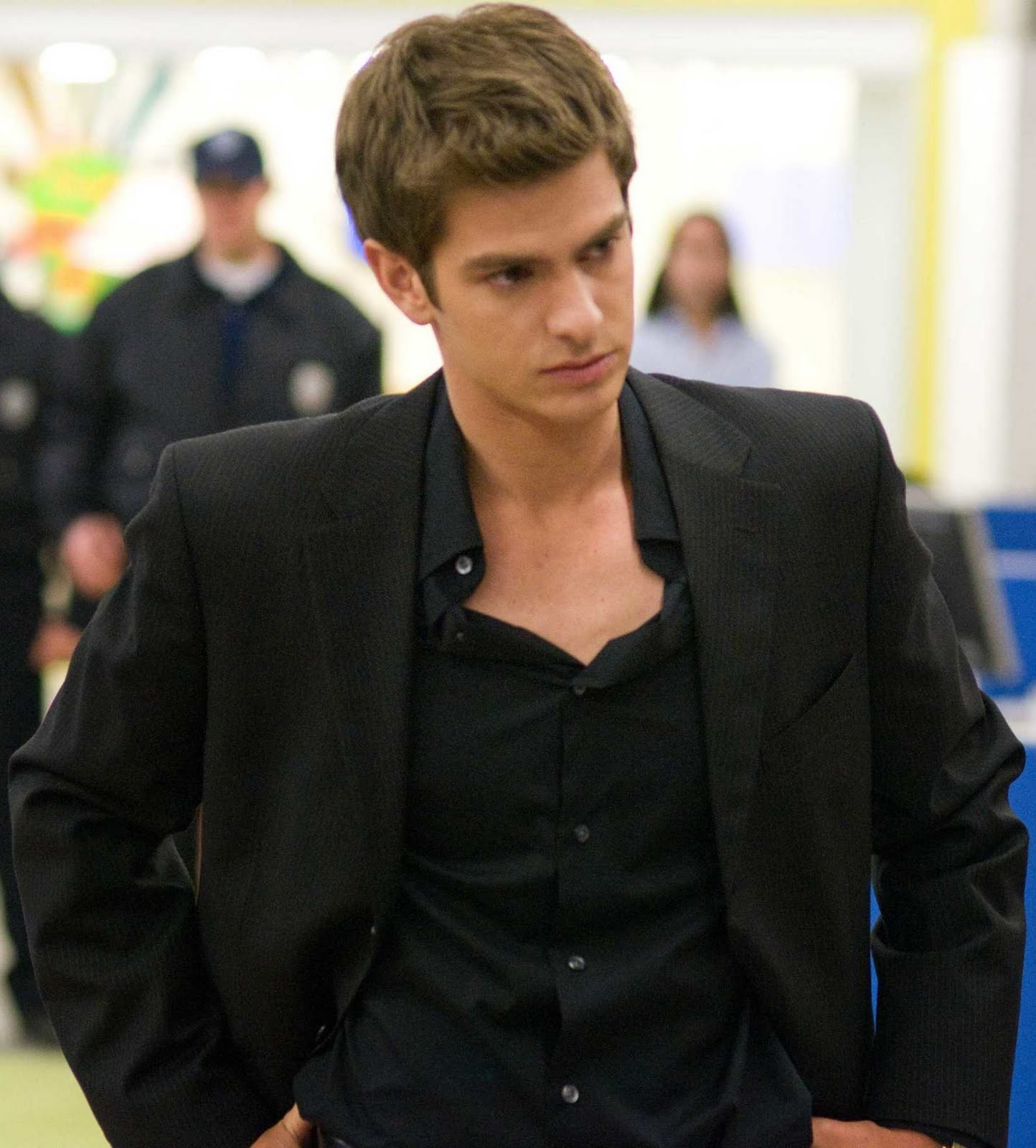 Andrew Garfield Wallpaper - Andrew Garfield In The Social Network - HD Wallpaper 