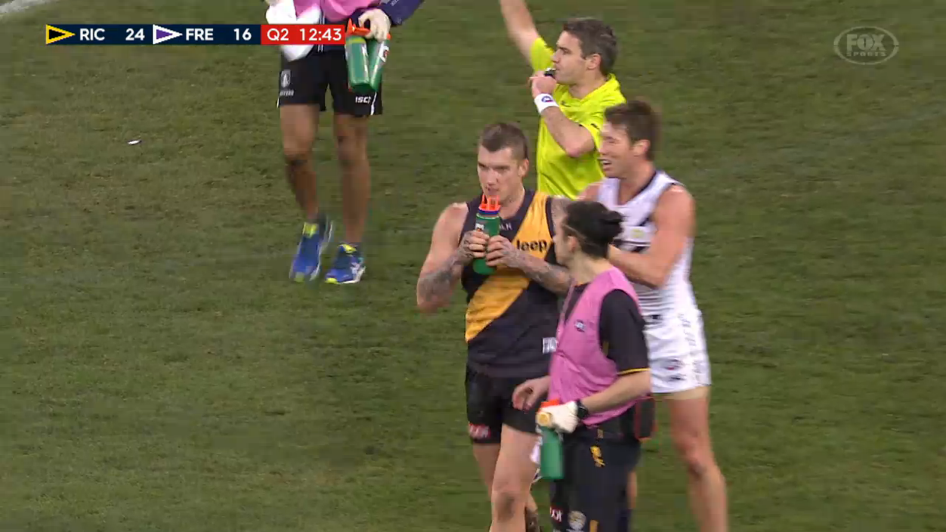 I Like How Martin Isn T Even Looking At The Umpire - Rugby League - HD Wallpaper 