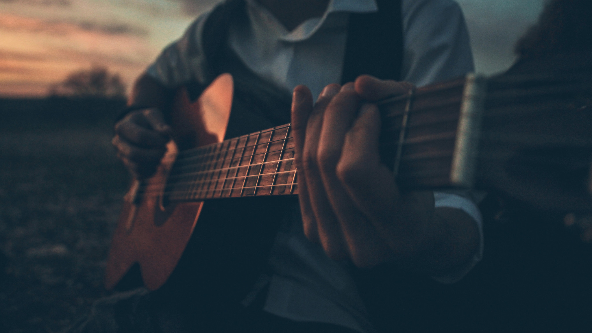 Imagenes De Chico Tocando Guitarra - HD Wallpaper 