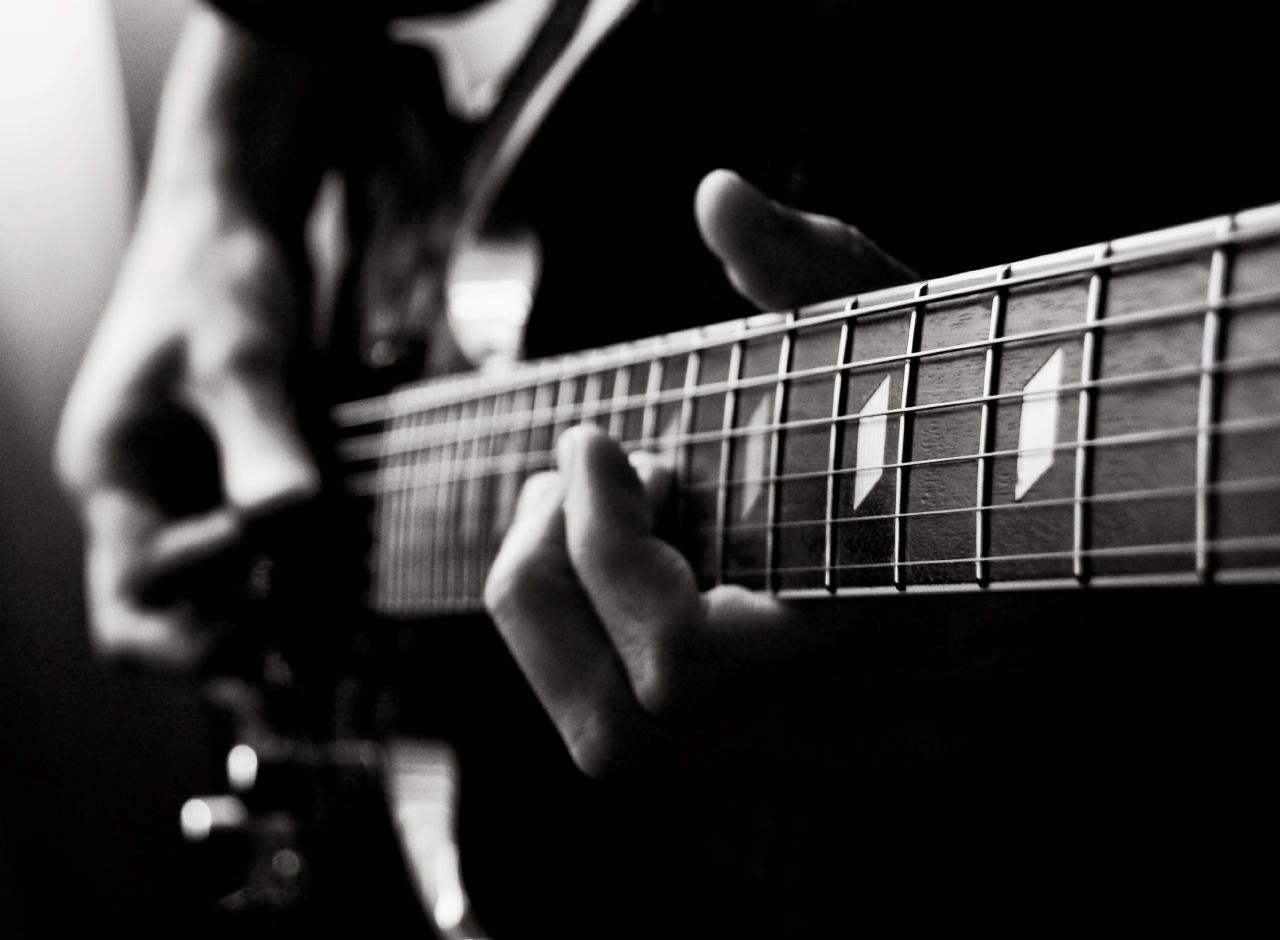 Black Acoustic Guitar Id - Guitar Black And White - 1280x940 Wallpaper -  teahub.io