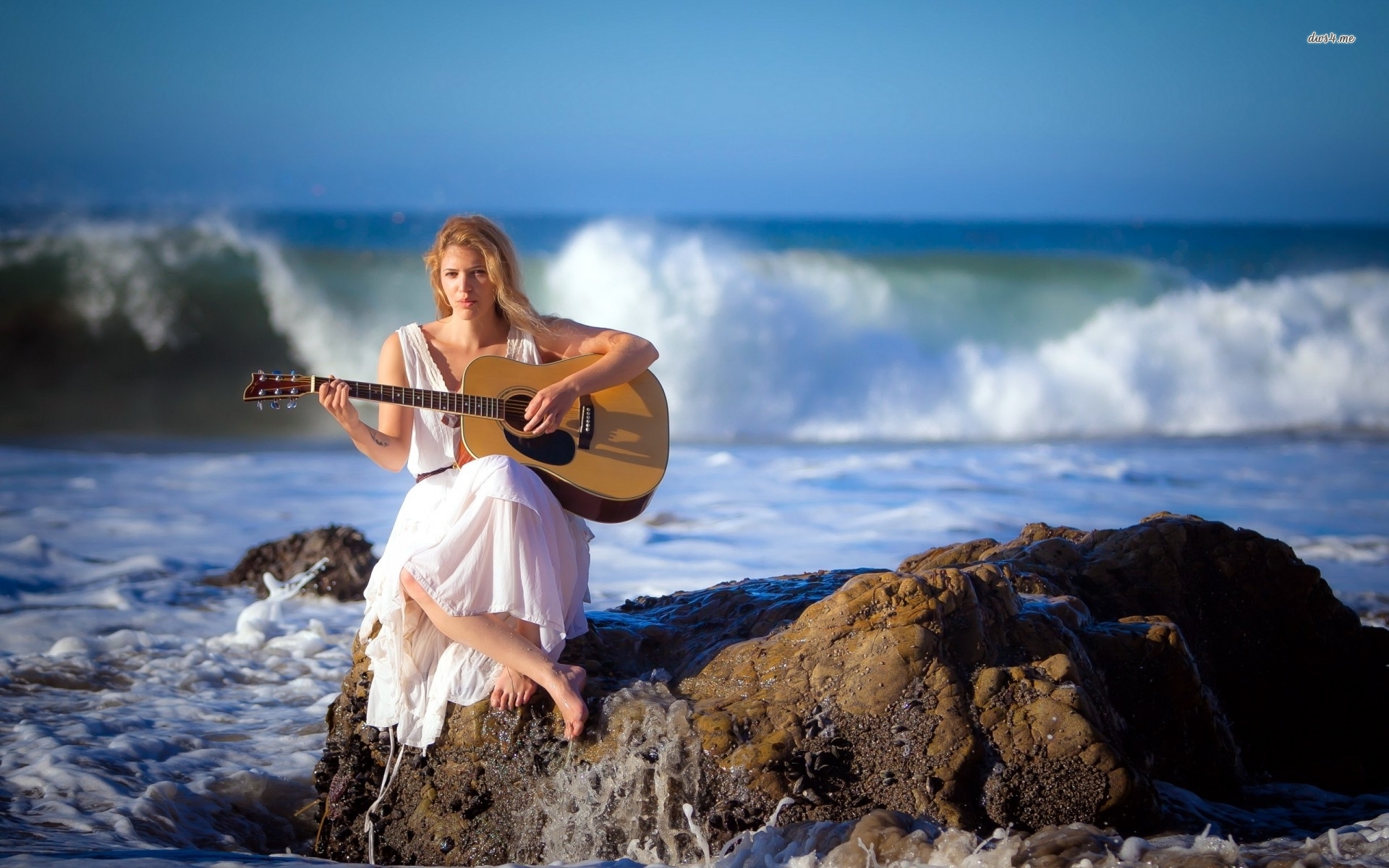 Blonde Girl With Guitar - HD Wallpaper 