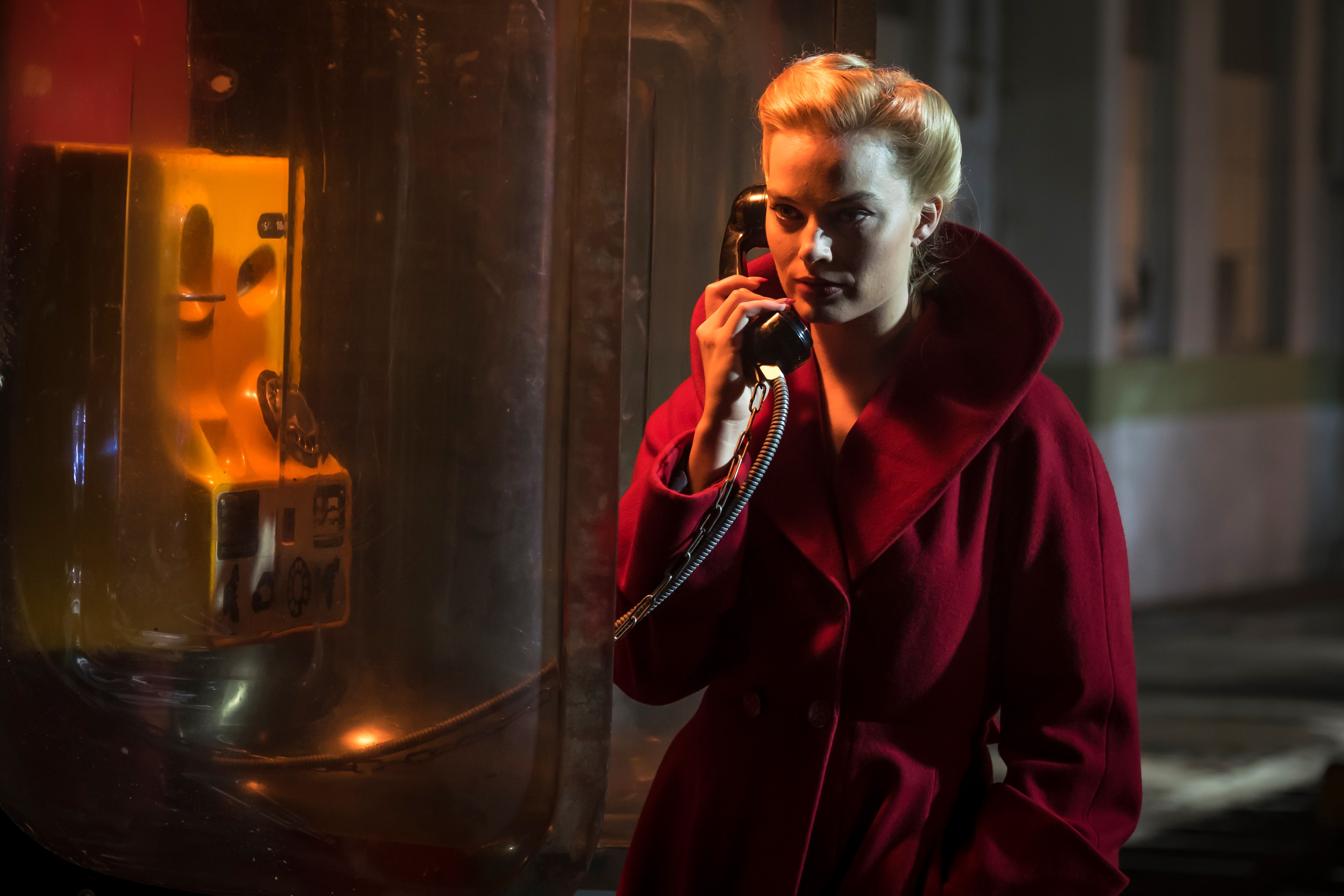 Terminal Margot Robbie Looks - HD Wallpaper 