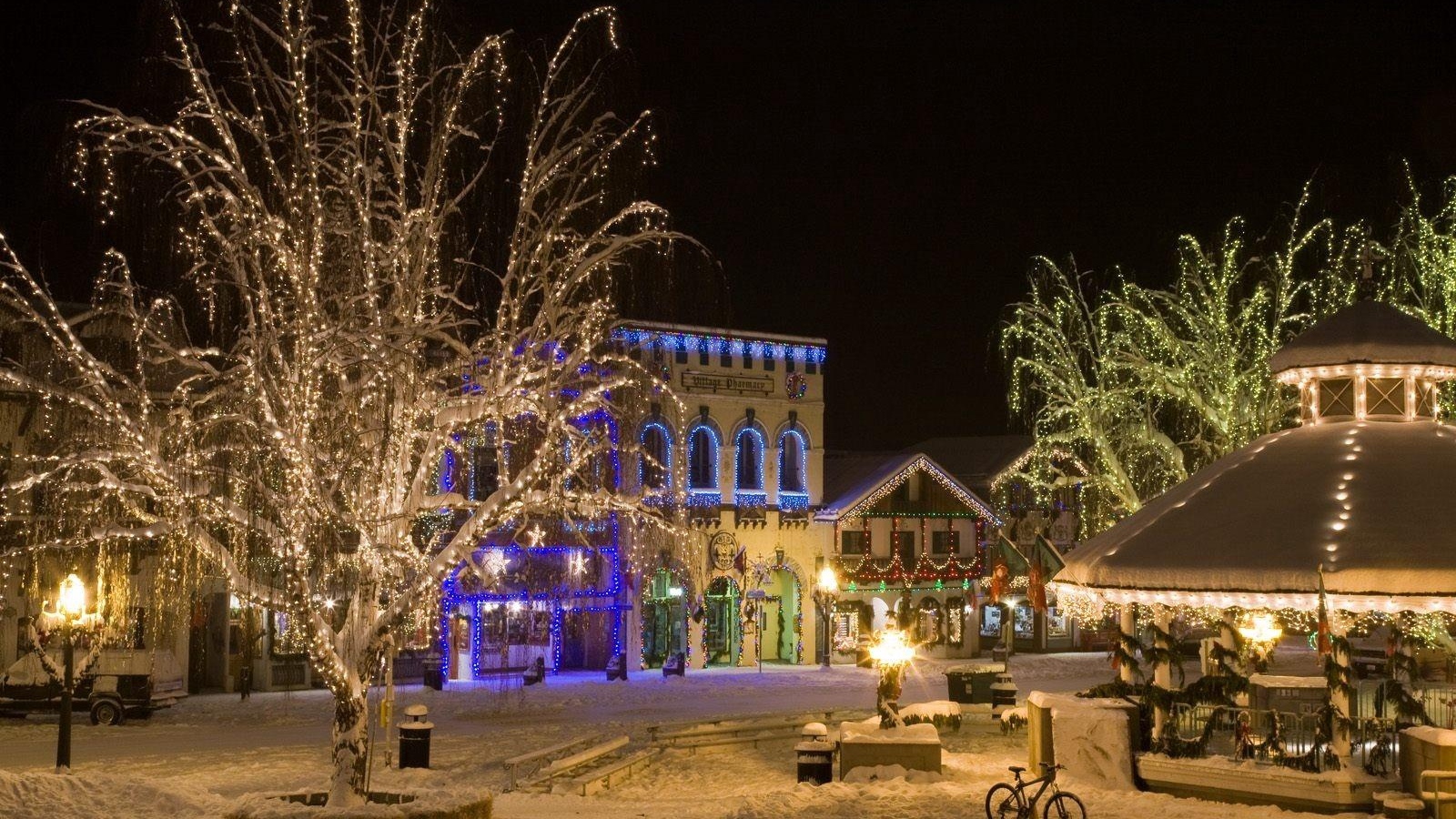 Wallpaper Street, Garlands, Lights, Night, Winter, - Snow Christmas Night City - HD Wallpaper 