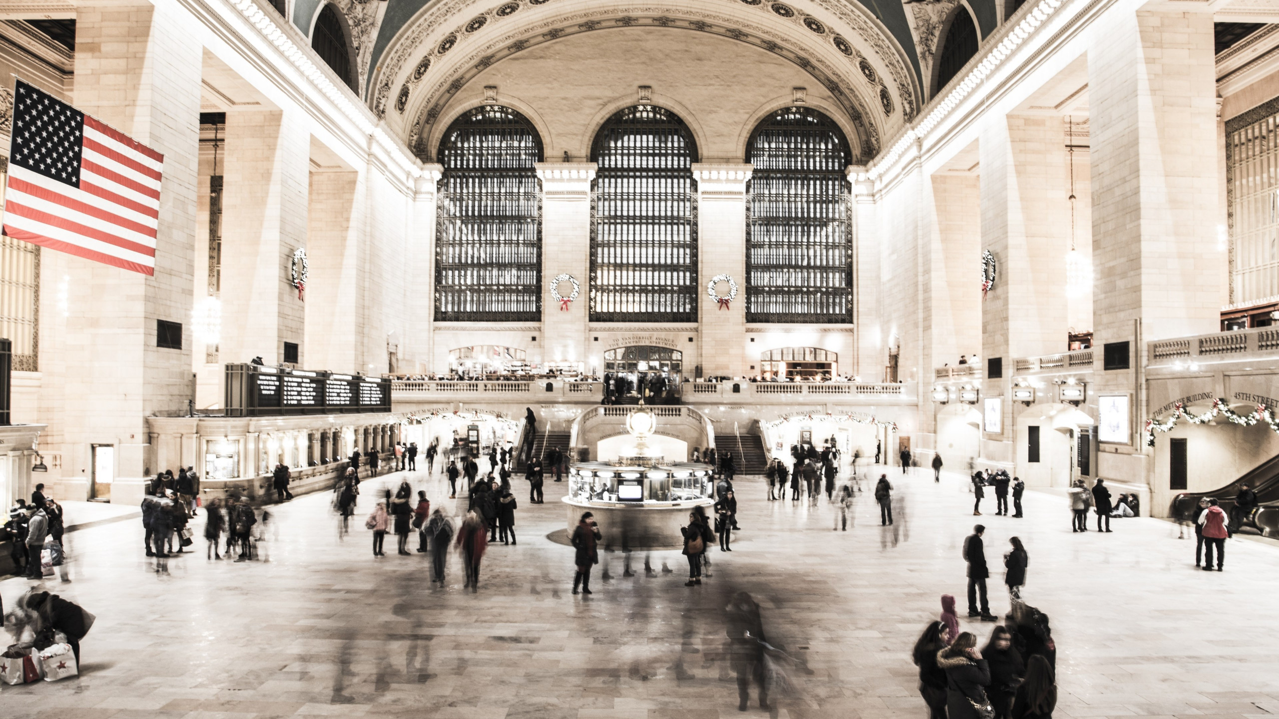 People In Nyc Grand Central Terminal Wallpaper - Grand Central Terminal - HD Wallpaper 
