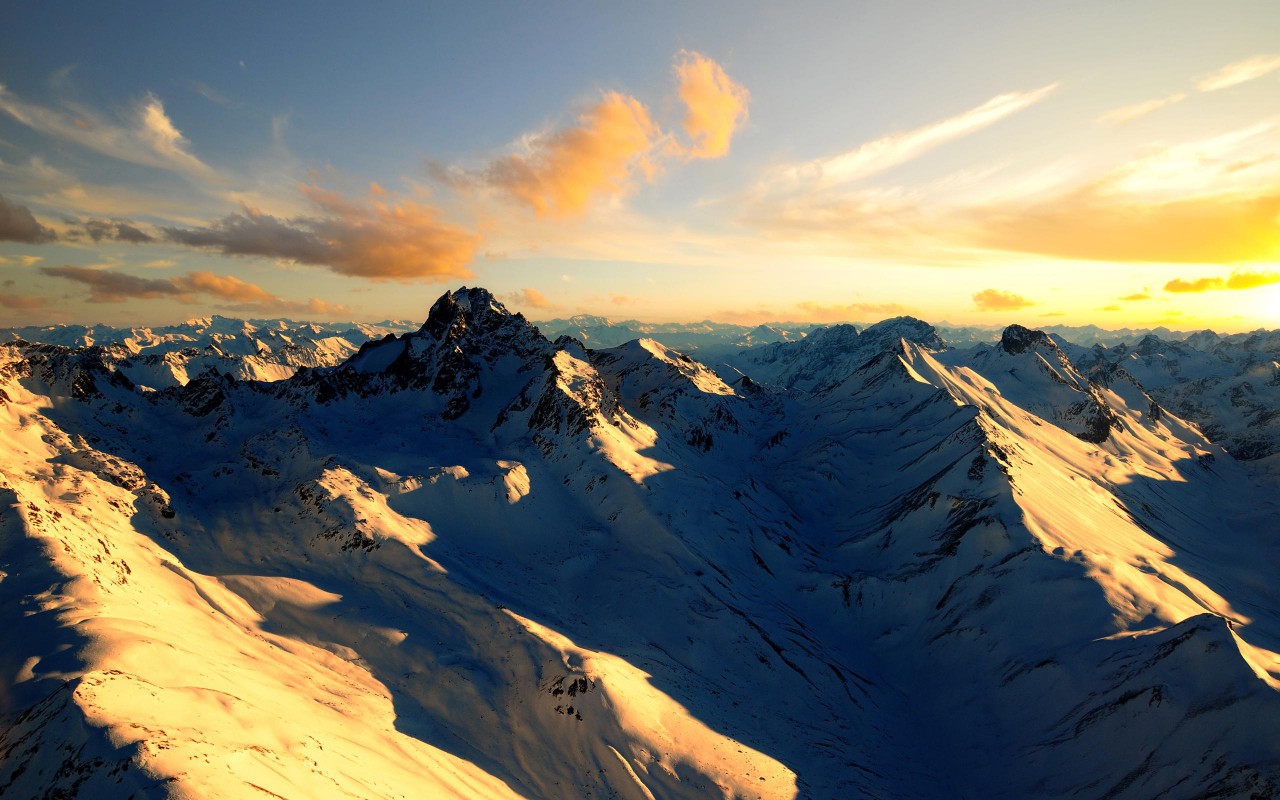 Snowy Mountains - HD Wallpaper 