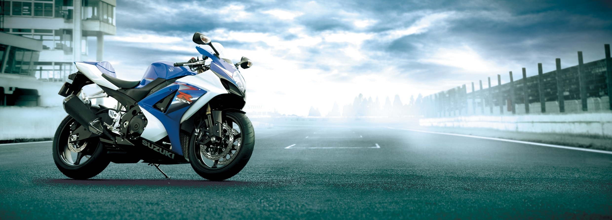 Suzuki Moto Gsxr Suzuki Gsxr1000 Motorbikes Wallpaper - Moto Suzuki - HD Wallpaper 