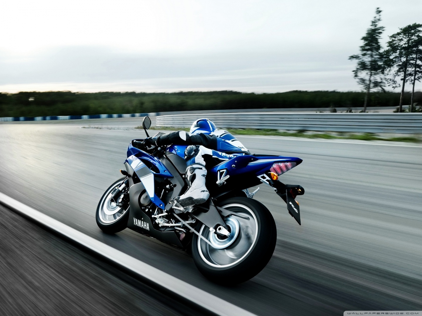 Motorbike Wallpaper Hd - Motorcycle - HD Wallpaper 