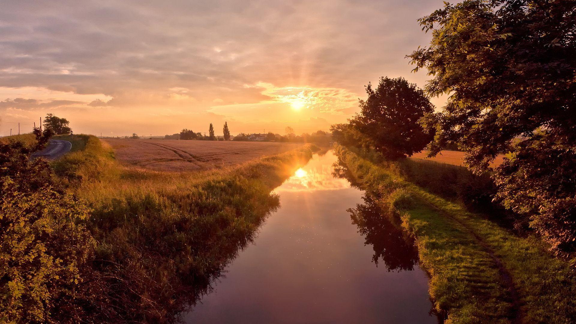 Hd Golden Sunset On The Canal Wallpaper - Sunset - HD Wallpaper 