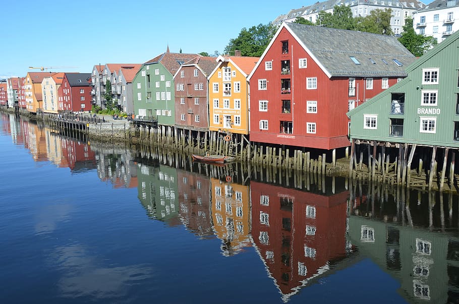 Reflection Of Houses On Water, Trondheim, Norway, House, - Nidelva - HD Wallpaper 