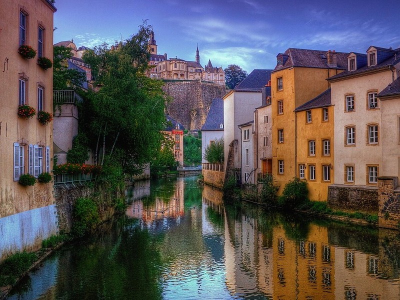 Quiet City Canal Wallpaper - Luxembourg - HD Wallpaper 