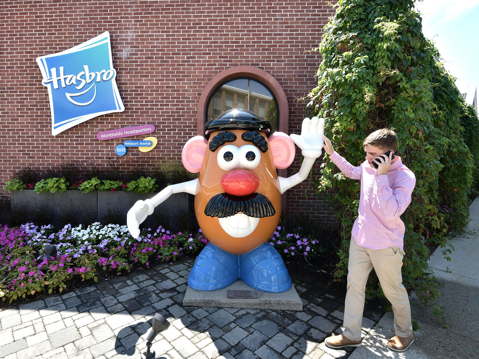 Craig Engert ’21 Slaps Five With Mr - Mr Potato Head Office - HD Wallpaper 