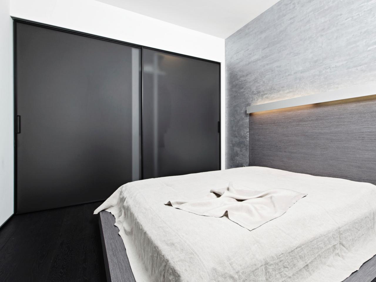 One Grey Wall Bedroom - HD Wallpaper 
