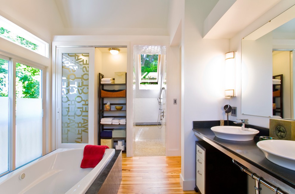 Closet Doors Ideas Kitchen Transitional With Dark Grout - Interior Design - HD Wallpaper 