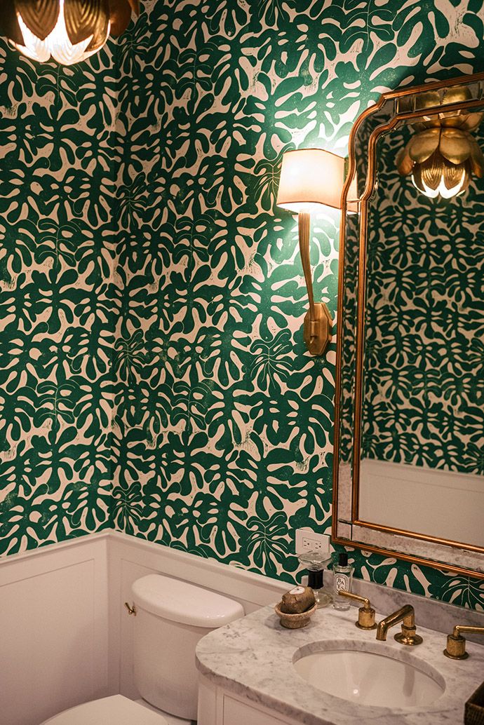 Palm Print Wallpaper Bathroom - HD Wallpaper 