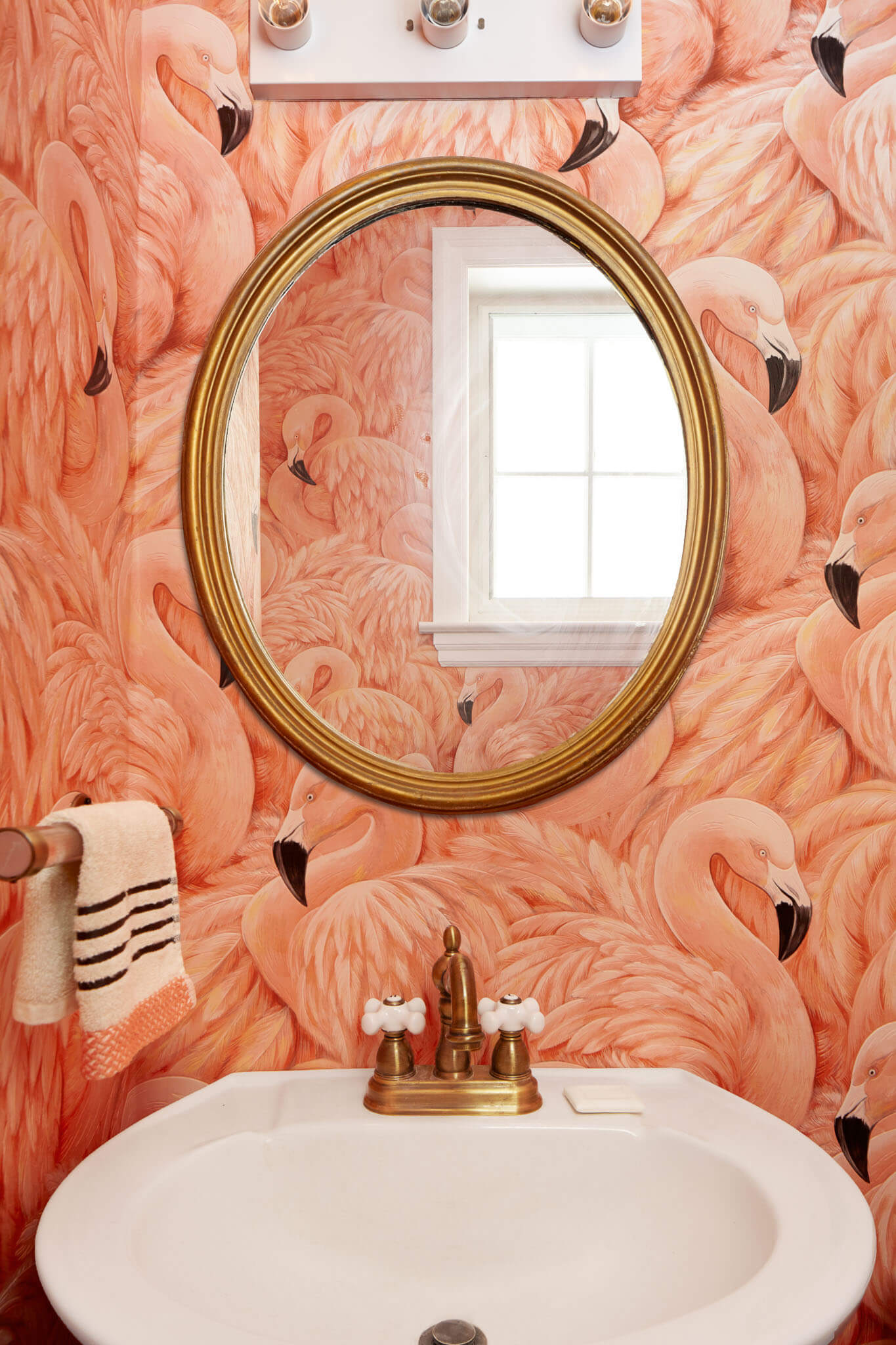 At Home With Michelle Gage - Flamingo Wallpaper Bathroom - HD Wallpaper 