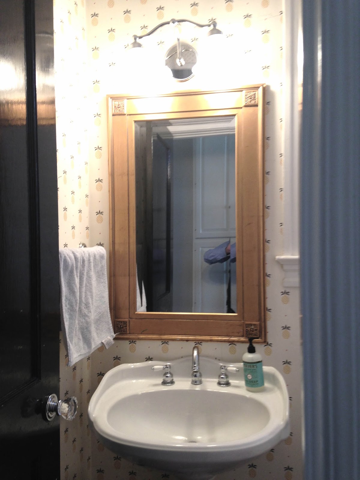 Bathroom Sink - HD Wallpaper 