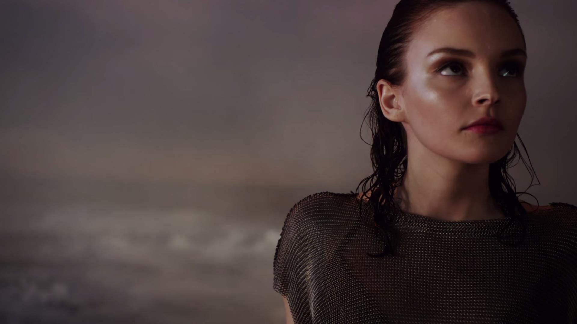 Lauren Mayberry Of Chvrches Wallpaper - Lauren Mayberry Wallpaper Hd - HD Wallpaper 