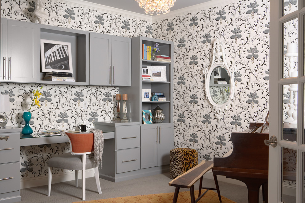 Eclectic Home Office With A Modern Grey And White Floral - Серые Обои С Узором В Интерьере - HD Wallpaper 
