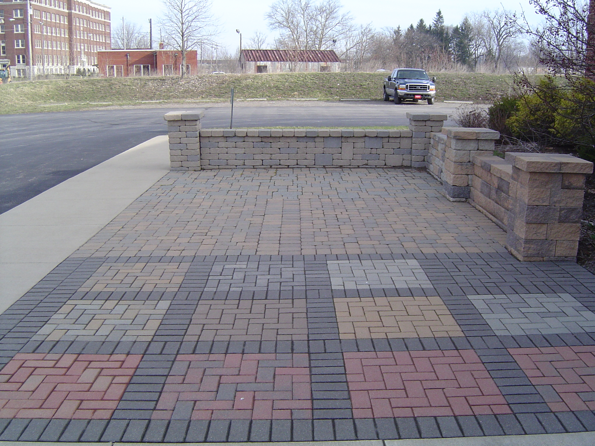 Large Concrete Pavers For Quickly Create A Patio With - Concrete And Brick Paving - HD Wallpaper 