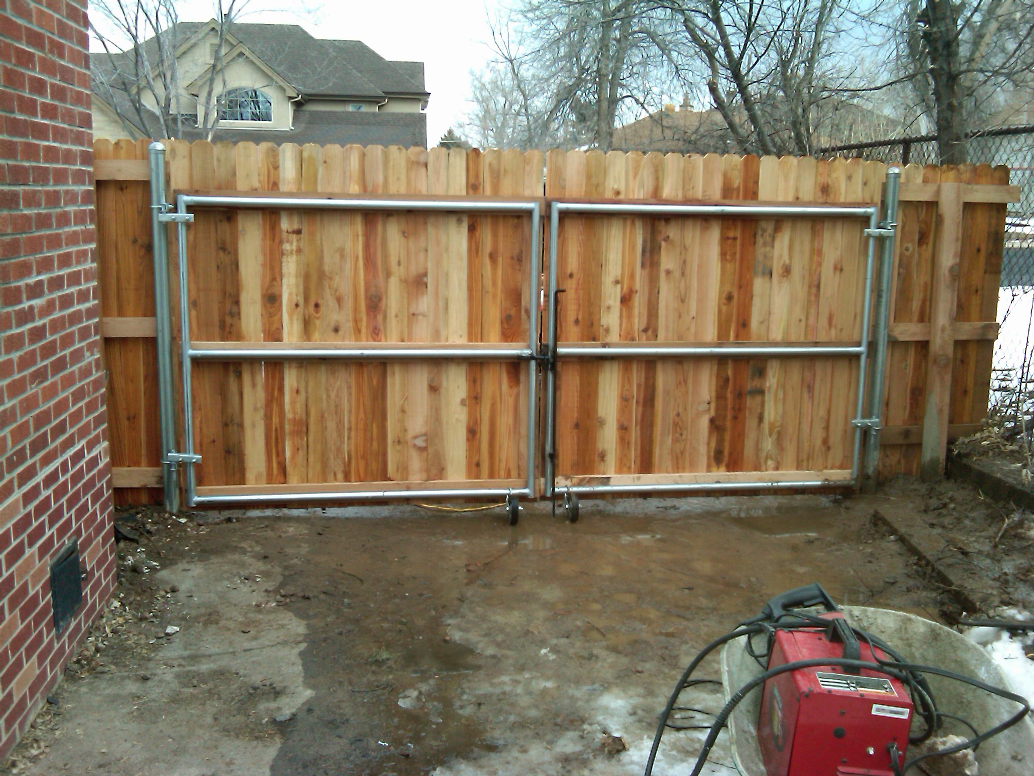 Fence Gate Wheels Fence Gate Wheels 206125 Fence Fence - Wood Gate Metal Post - HD Wallpaper 