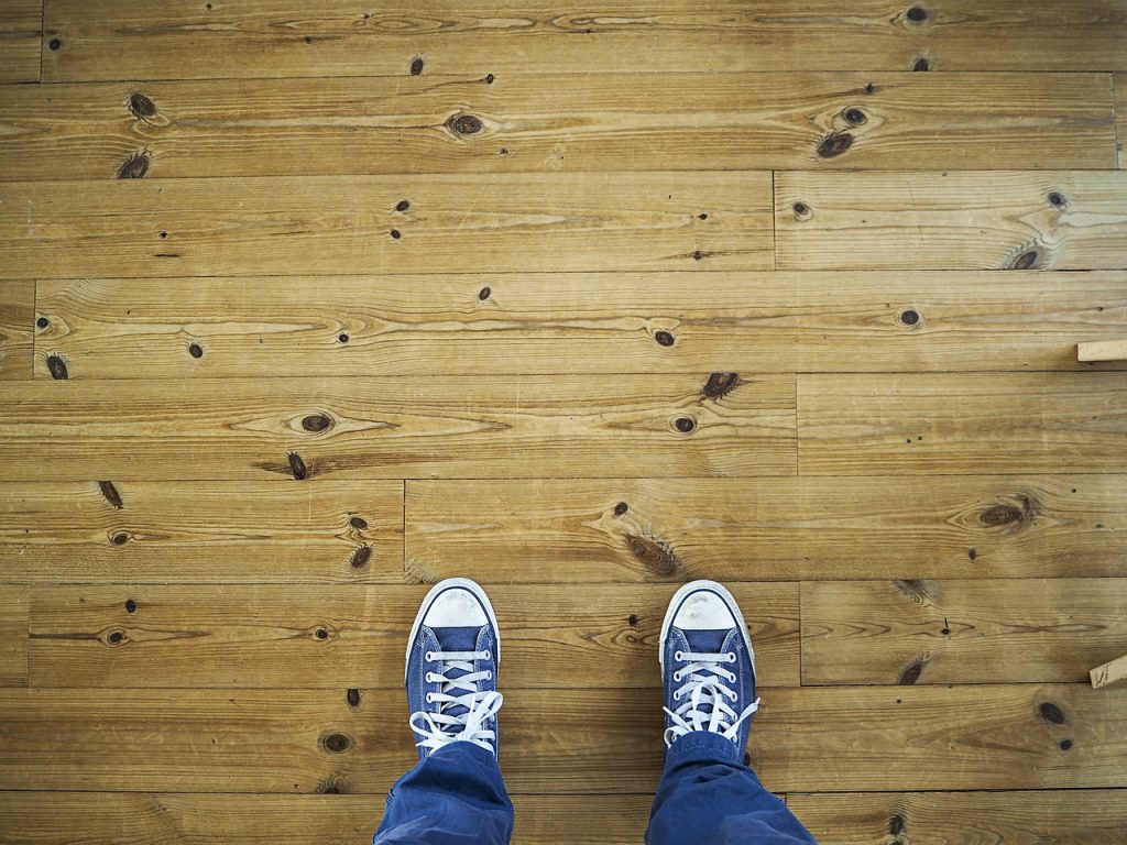 Lowes Laminate Flooring - Dirty Footprints On Wood Floor - HD Wallpaper 