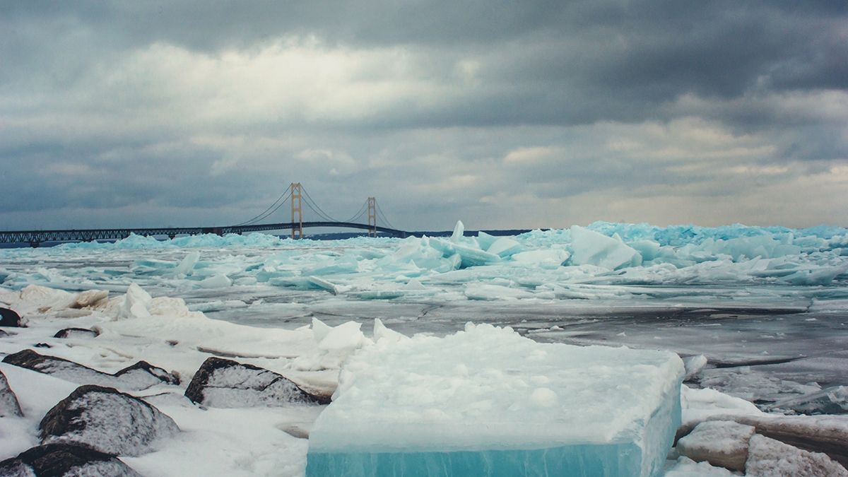 02 28 Mackinac Blue Ice - Straits Of Mackinac - HD Wallpaper 
