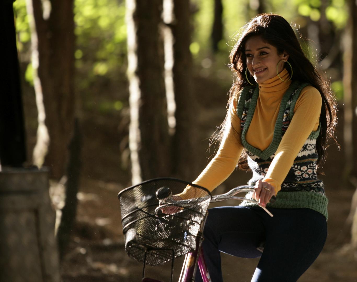 Ileana D Cruz Barfi Look - HD Wallpaper 