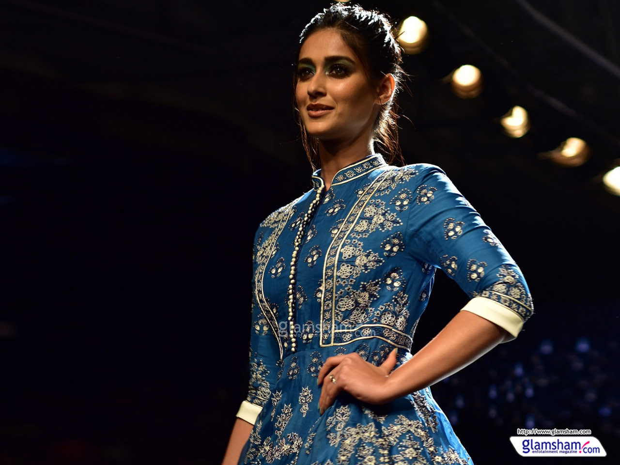 Fashion Show - HD Wallpaper 