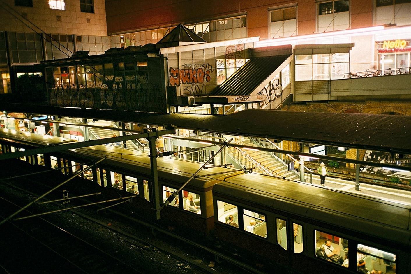 Train Station - HD Wallpaper 