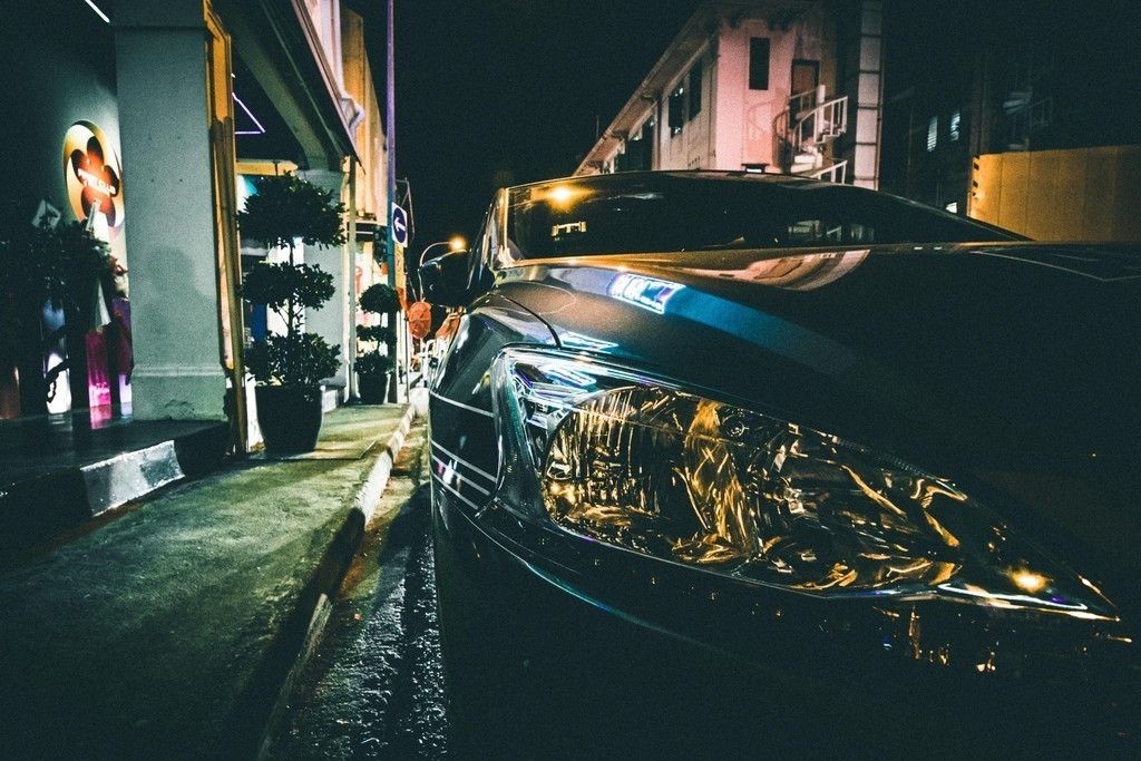 Car Wallpaper Night - HD Wallpaper 