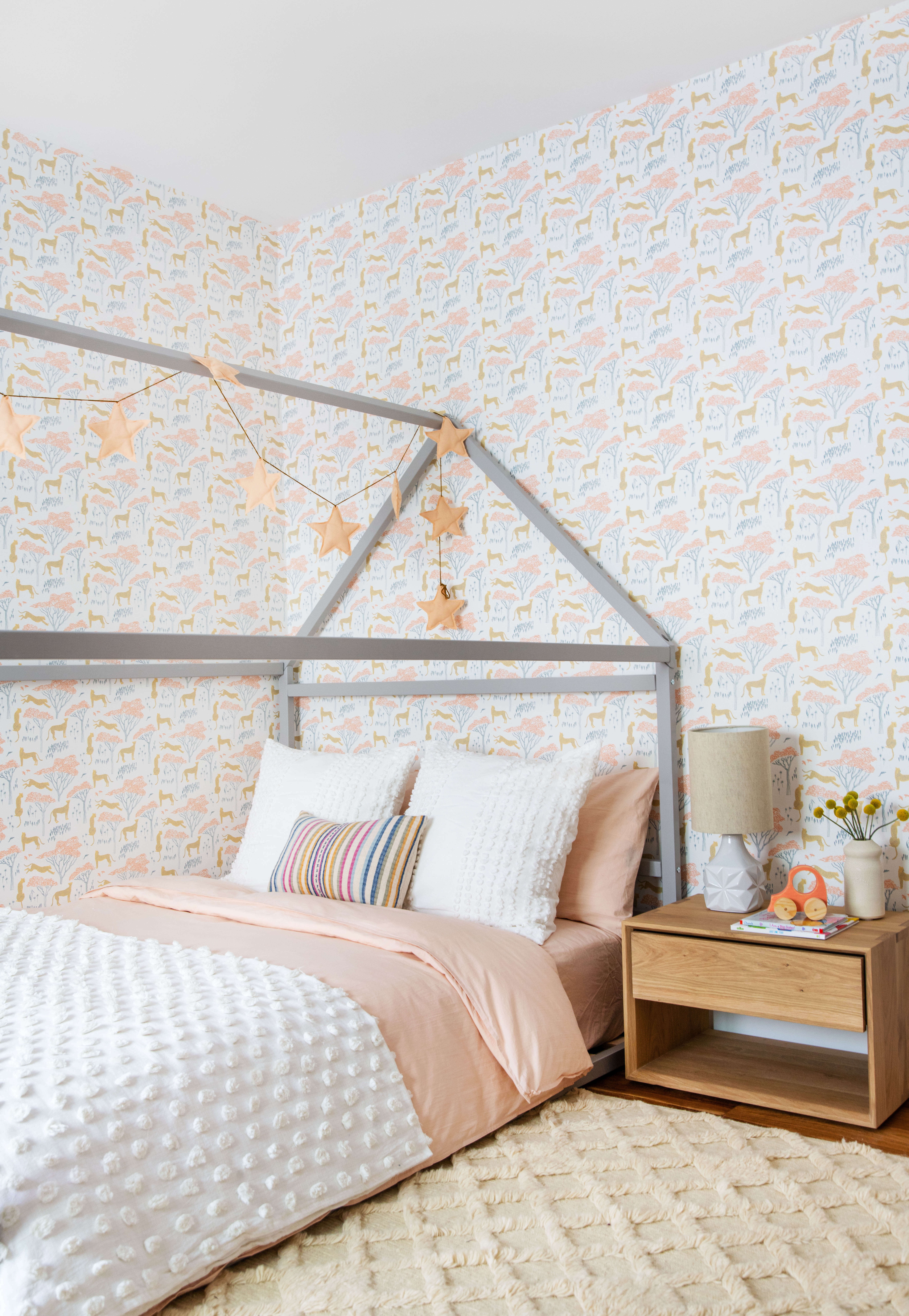 Ginny Macdonald Design Girl S Bedroom Gray Framed House - Bedroom - HD Wallpaper 