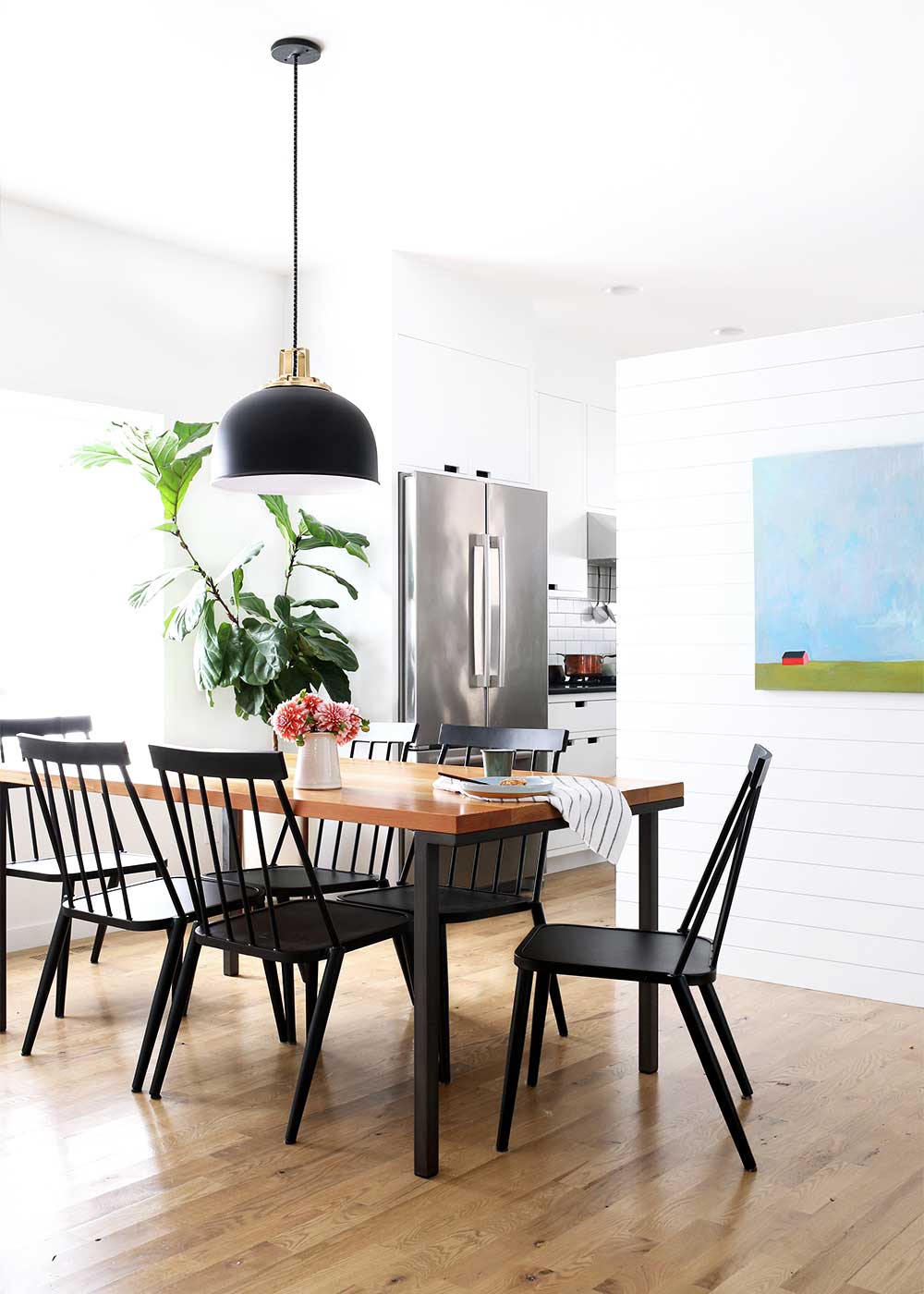 Modern Farmhouse Dining Room And Windsor Chairs From - Minimalist Farmhouse Dining Room - HD Wallpaper 