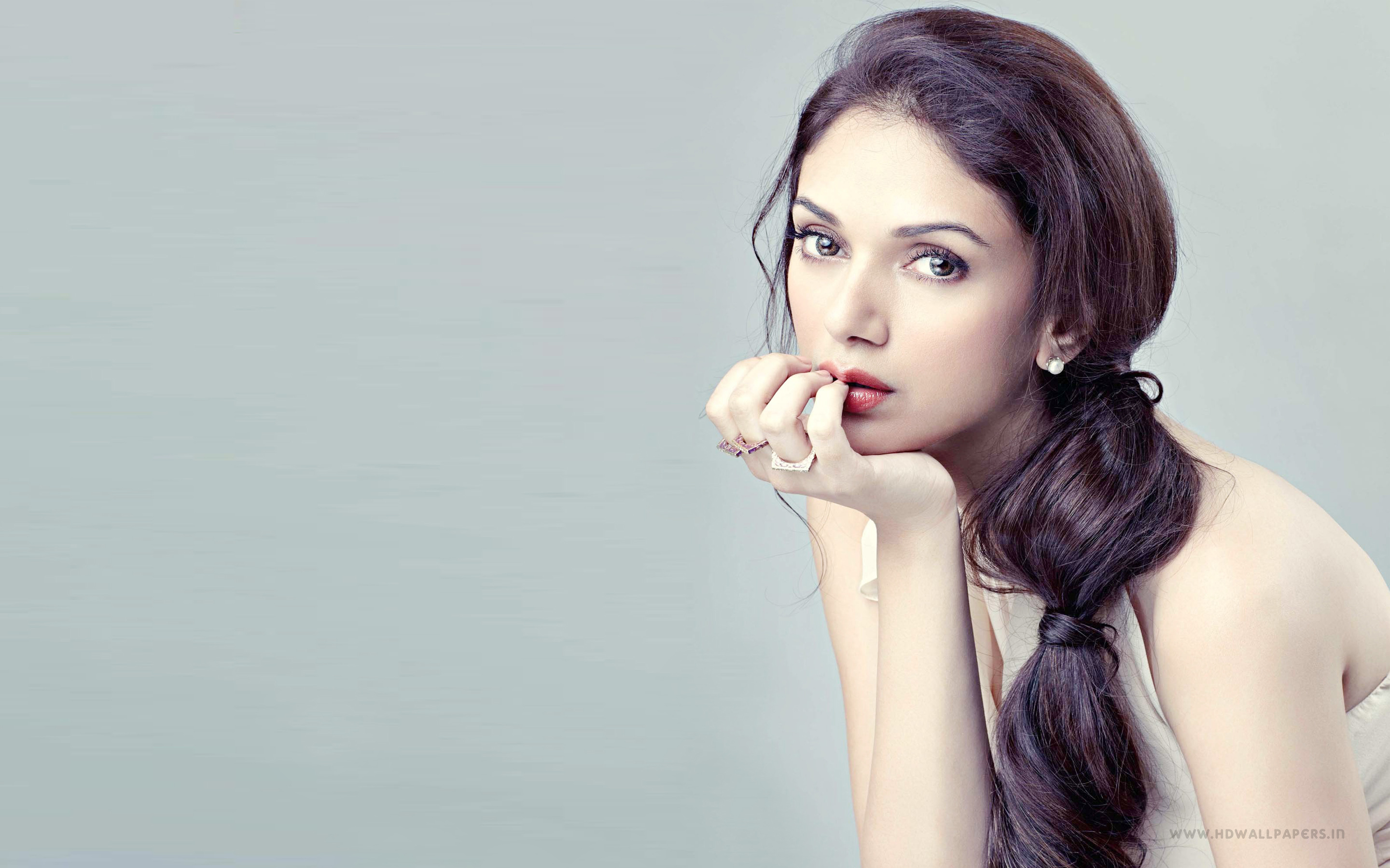 Aditi Rao Hydari 5 4k Ultra Hd Wallpaper - 2880x1800 Wallpaper - teahub.io