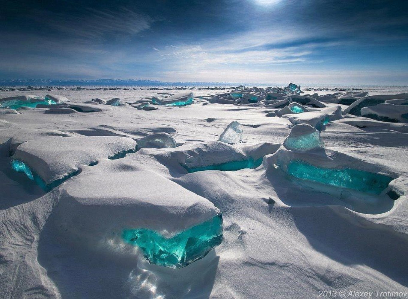 Lake Baikal Turquoise Ice - HD Wallpaper 