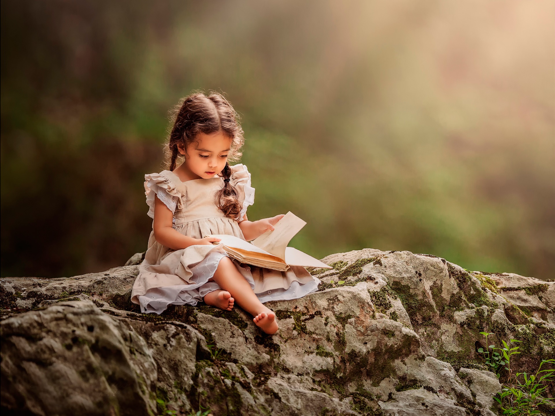 Wallpaper Lovely Little Girl Reading Book - Little Girl Reading Book -  1920x1440 Wallpaper 