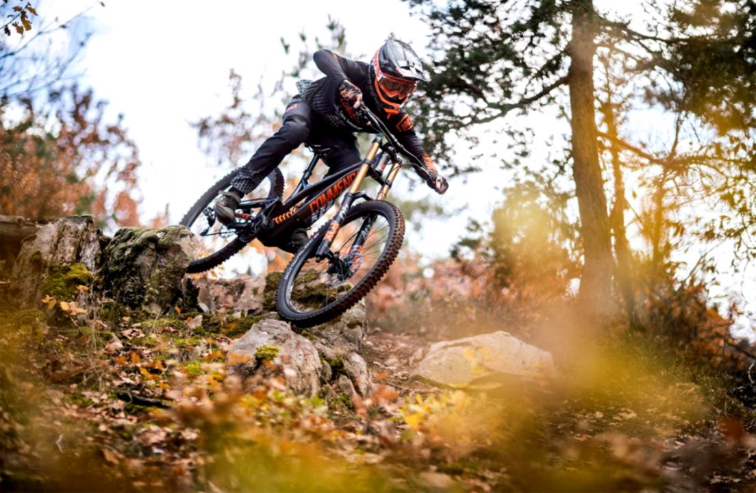 Commencal Supreme Dh Sends It Big With New 29er Downhill - Commencal Amaury 2015 - HD Wallpaper 