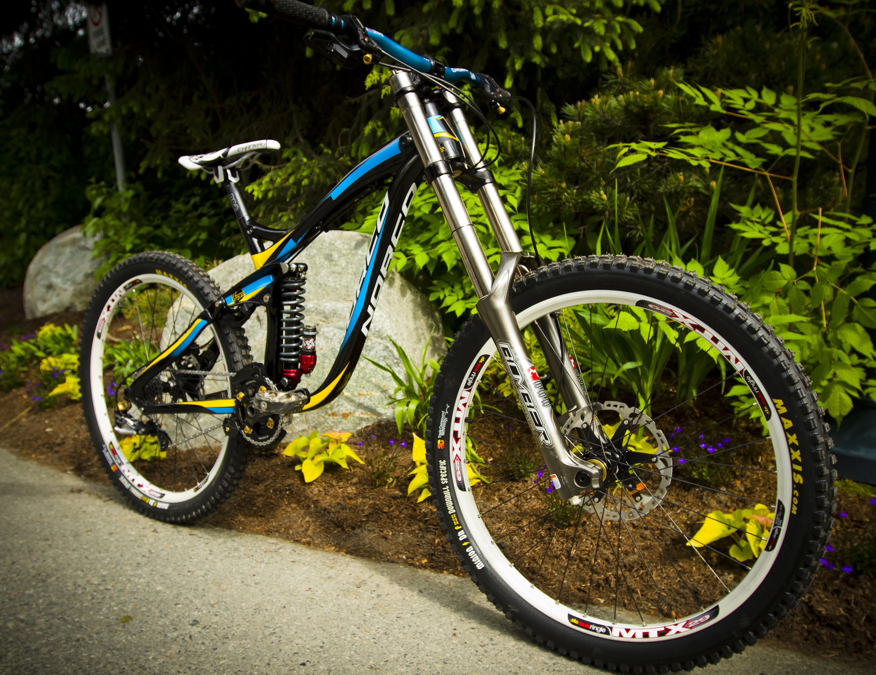 Cool Downhill Bike - HD Wallpaper 