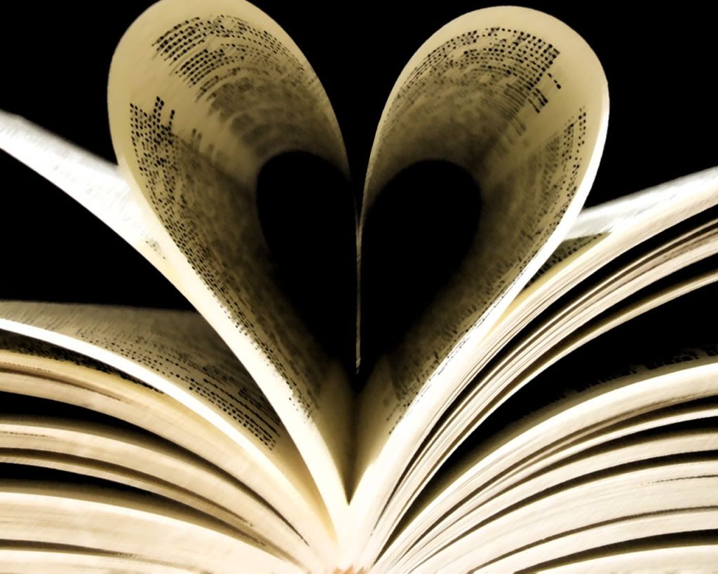 Books Pages Fold In Heart - HD Wallpaper 