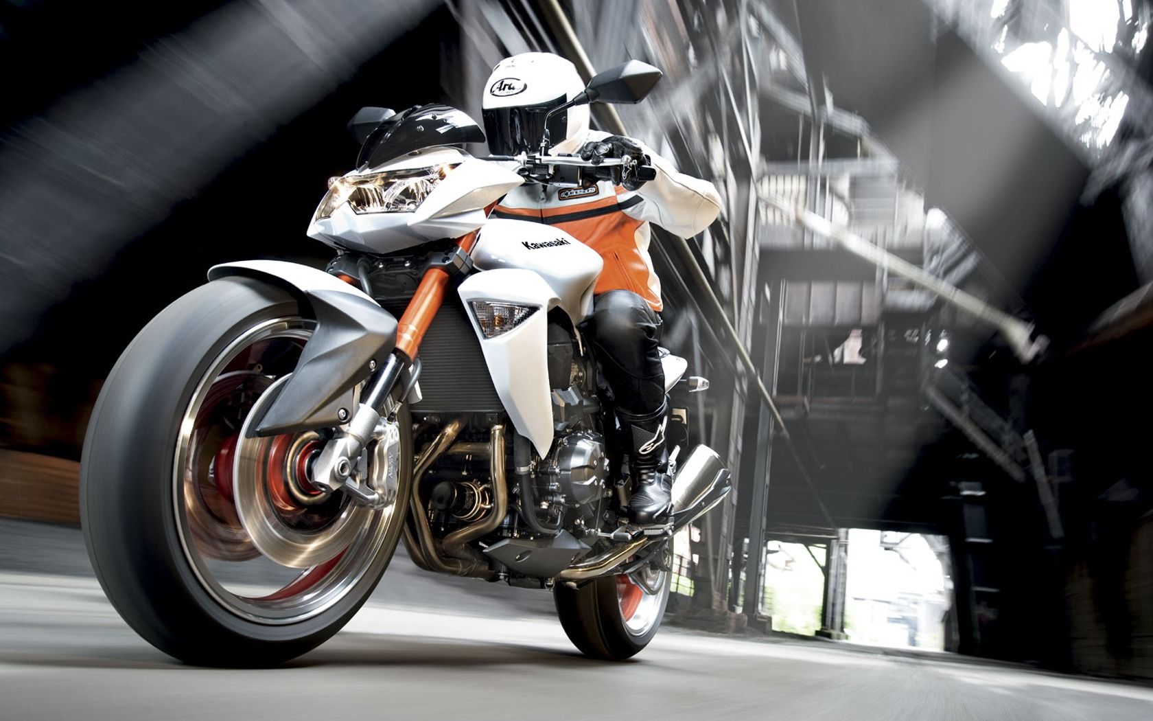 Kawasaki Z1000 In White Colour - HD Wallpaper 